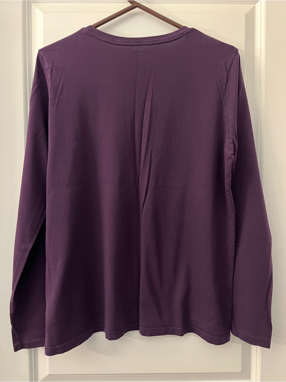 4 Lands' End Long-Sleeved V-Neck Tees - Black/Red/Navy/Purple - Picture 10 of 12